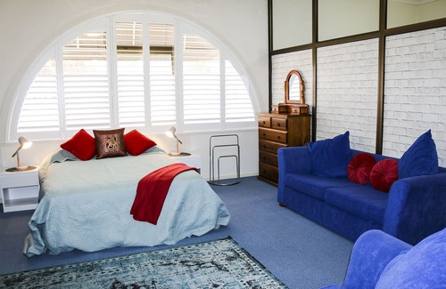 Singleton House | Unforgettable Getaway at The Arches - Relax & Enjoy!