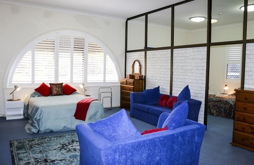 Singleton House | Unforgettable Getaway at The Arches - Relax & Enjoy!
