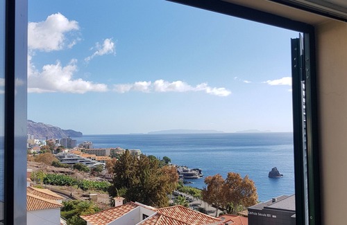 Sao Martinho Apartment | Ocean View Architect Apartment with Pet-Friendly Amenities