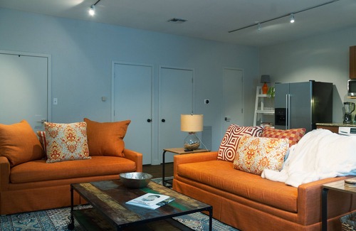 Greenway Plaza-Upper Kirby Apartment | Discover The Architect's Dream: Pet-Friendly Luxury Retreat