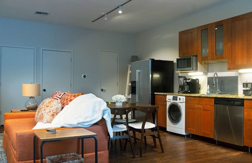 Greenway Plaza-Upper Kirby Apartment | Discover The Architect's Dream: Pet-Friendly Luxury Retreat