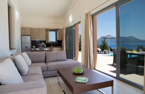 Meganisi Villa | Experience Ionian Style Architecture with Pool & Pet-Friendly Amenities