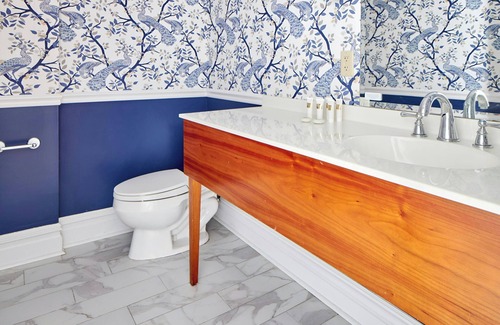 Gayborhood Hotel | Relaxing Retreat at The Arco powered by Sonder with Spa & Breakfast