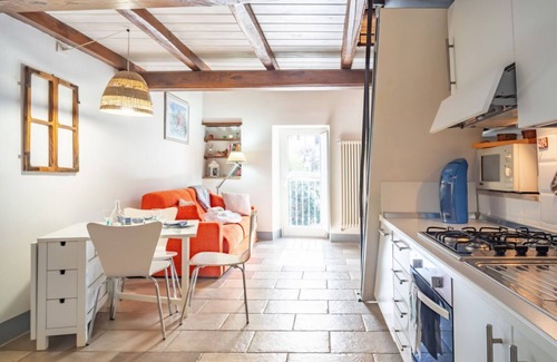 Arcola Apartment | Discover The Arcolan Cottage: Your Unique Medieval Escape