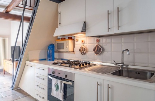 Arcola Apartment | Discover The Arcolan Cottage: Your Unique Medieval Escape