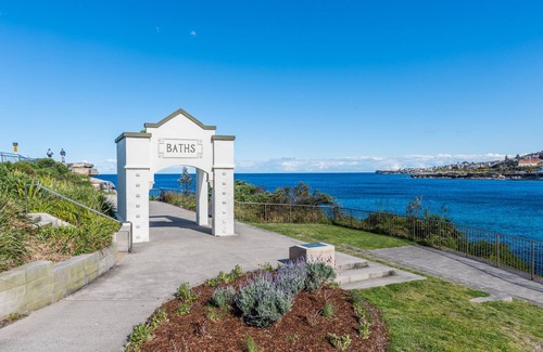 Coogee Apartment | Coogee's Arden 2: Tranquil Garden Apartment Steps from Beach