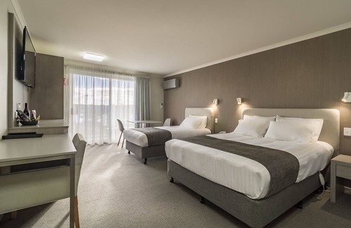 East Devonport Hotel | Discover The Argosy: Family-Friendly with Pool & Dining