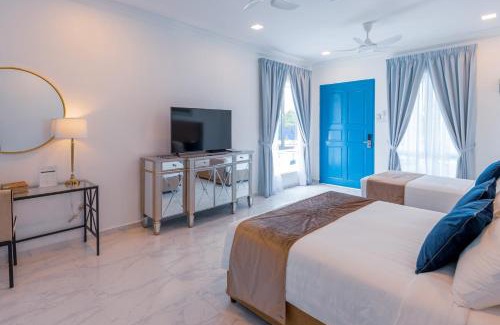 Sungai Baru Tengah Resort | Discover The Arjana Resort: Family-Friendly with Pool & Breakfast
