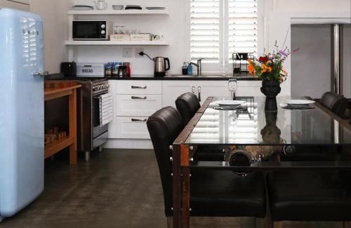 Stanford Apartment | Exceptional Stay at The Ark Holiday Home - Pet Friendly & More