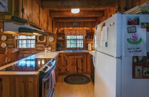 Lake Junaluska Cabin | Cozy Retreat at The Ark - Lake Junaluska with WiFi & Kitchen
