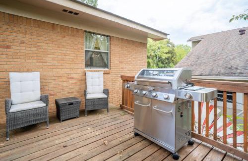 Lakeland House | Relax at The Art House on the Lake - Family-Friendly Retreat