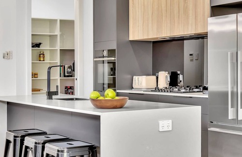 Flinders Park House | Experience Modern Comfort at The Art of Zen Hotel