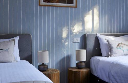 Coles Bay House | Top-Rated Family Retreat at The Arthouse Freycinet