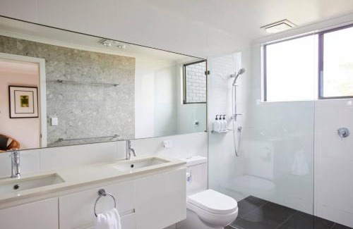 Coles Bay House | Top-Rated Family Retreat at The Arthouse Freycinet