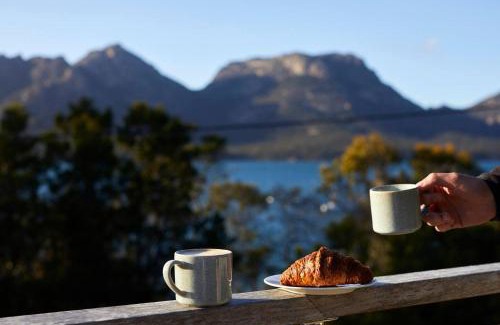 Coles Bay House | Top-Rated Family Retreat at The Arthouse Freycinet