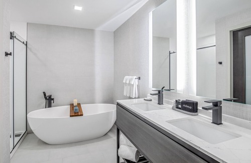 Salem Hotel | Elegant Artisan Hotel at Tuscan Village with Spa & Pool
