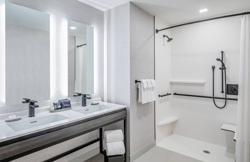 Salem Hotel | Elegant Artisan Hotel at Tuscan Village with Spa & Pool