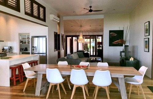 Mission Beach House | Creative Retreat at The Artist House with Spa & Private Pool