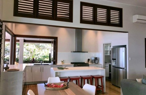 Mission Beach House | Creative Retreat at The Artist House with Spa & Private Pool