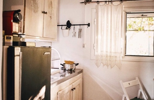 Aigialeia Cottage | Experience The Artist's Farm-Studio: Pet Friendly & Ocean View