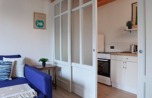 Como Apartment | Artist's Nest: Family-Friendly Stay in Beautiful Como