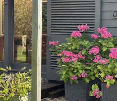 Kelling House | Discover The Artist's Studio: Pet-Friendly & Family-Oriented