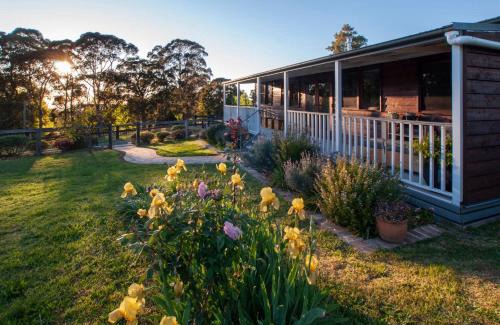 Bilpin House | Artistic Escape: Child-Friendly Retreat with 9.6 Rating