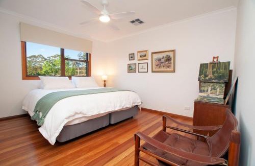 Bilpin House | Artistic Escape: Child-Friendly Retreat with 9.6 Rating