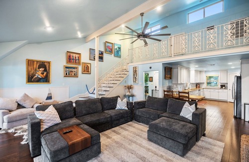 Point Venture House | Experience The Ascent: Lakefront Retreat for 10 Guests