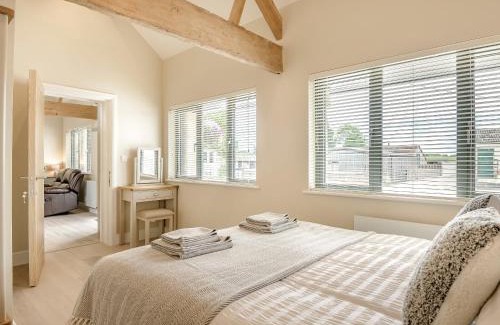 Trowbridge House | Pet-Friendly Retreat at The Ash - Arnolds Hill, Rated 9/10