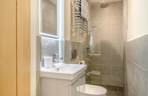 Trowbridge House | Pet-Friendly Retreat at The Ash - Arnolds Hill, Rated 9/10