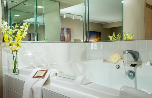 Egg Harbor Hotel | Discover The Ashbrooke: Guest Rated 9.6 with Spa & Pool