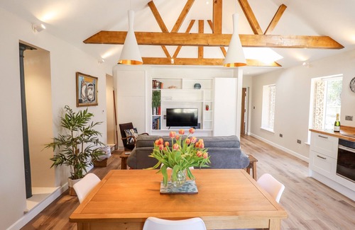 Sleaford House | Pet-Friendly Getaway at The Asparagus Shed with Garden