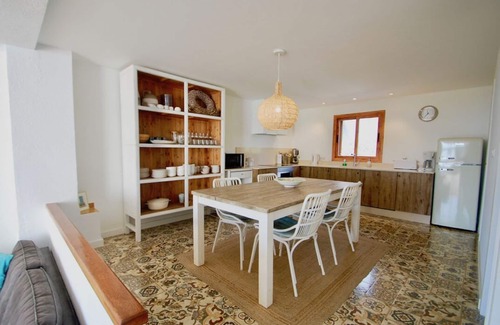 Altea House | Unforgettable Stay at The Athena Duplex with Spa & Kitchen
