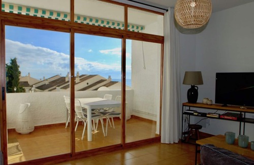 Altea House | Unforgettable Stay at The Athena Duplex with Spa & Kitchen