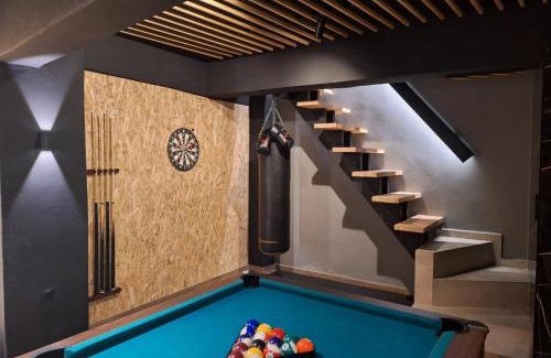 Omonia Apartment | Discover The Athens Loft: 4-Star Retreat with Top Ratings