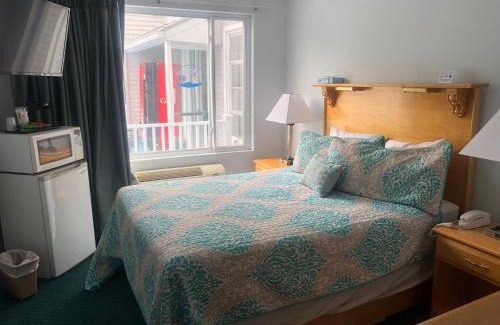 Narragansett Pier Hotel | Oceanfront Escape at The Atlantic House with Scenic Views