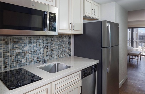 Delray Beach Hotel | Elegant Atlantic Suites with Pool and Spa on the Avenue