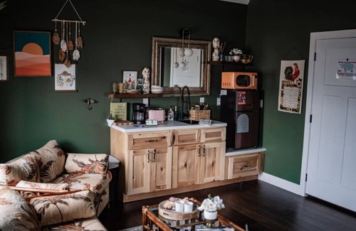 Perryville Hotel | The Atrium - A Boutique Hotel - Suite 11