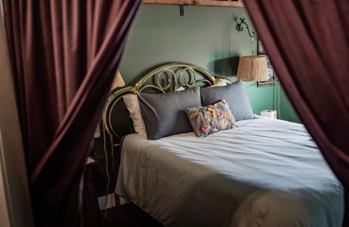 Perryville Hotel | Discover The Atrium: Boutique Hotel with Pool & Pet Perks