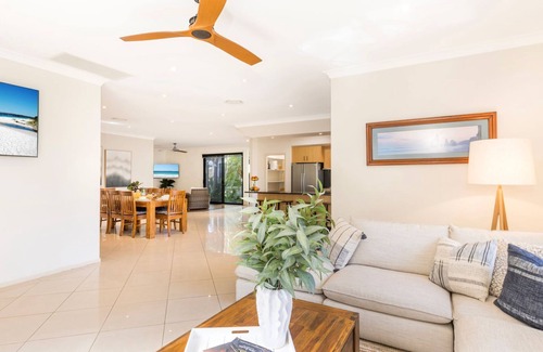 St. Georges Basin House | The Atrium by Experience Jervis Bay
