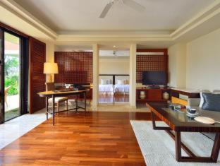 Onna Hotel | Experience The Atta Terrace Club Towers: 5-Star Oceanfront Escape