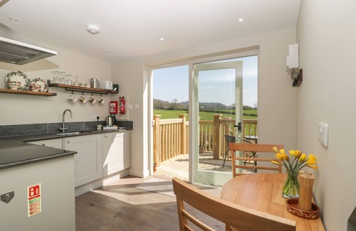 Wells Cottage | Experience The Attic at Redmond Bottom with Pet-Friendly Perks