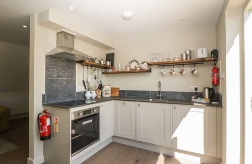 Wells Cottage | Experience The Attic at Redmond Bottom with Pet-Friendly Perks