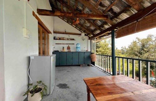 Bir Ski Chalet | Cozy Attic Library Cottage - Family-Friendly Retreat