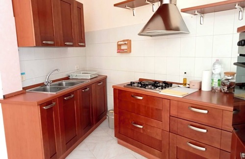 Niscemi Apartment | Explore The Attic of the Sculptor: Family & Pet Friendly Retreat