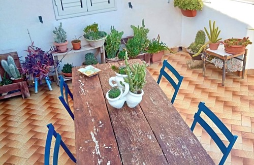 Niscemi Apartment | Explore The Attic of the Sculptor: Family & Pet Friendly Retreat