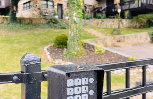 Turners House | Pet-Friendly Retreat at The Augustine with Top Guest Ratings