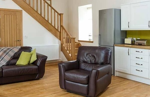 Forsinard Cottage | Discover The Auld Kirk: Family-Friendly with Kitchen & Breakfast