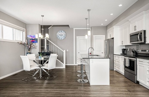 Cochrane House | Relaxing Aurora Abode with Private Hot Tub & Spa Amenities
